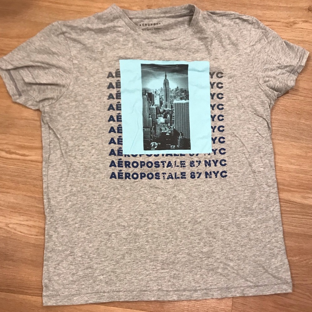 Aeropostale Cityscape 🏙 Skyline Graphic T-shirt.